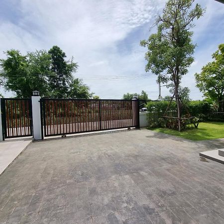 Baan Dalah Pool Villa Buriram Kültér fotó