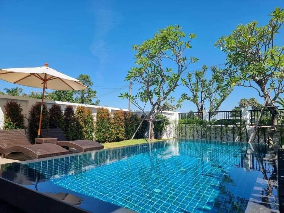 Baan Dalah Pool Villa Buriram Kültér fotó